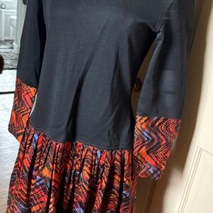 Elegant Black and Red Patterned Dress